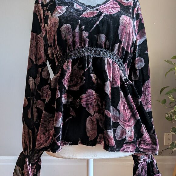 Willow & Clay Corinne Floral Velvet Top Witchy Bell Sleeve Whimsygoth Size M - Picture 6 of 12